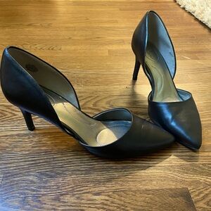 Black pointed toe heels